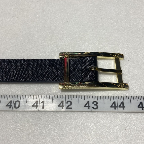 Reversible Belt. Black with Texture and Brown Smooth. Gold Tone Buckle. - Picture 7 of 7